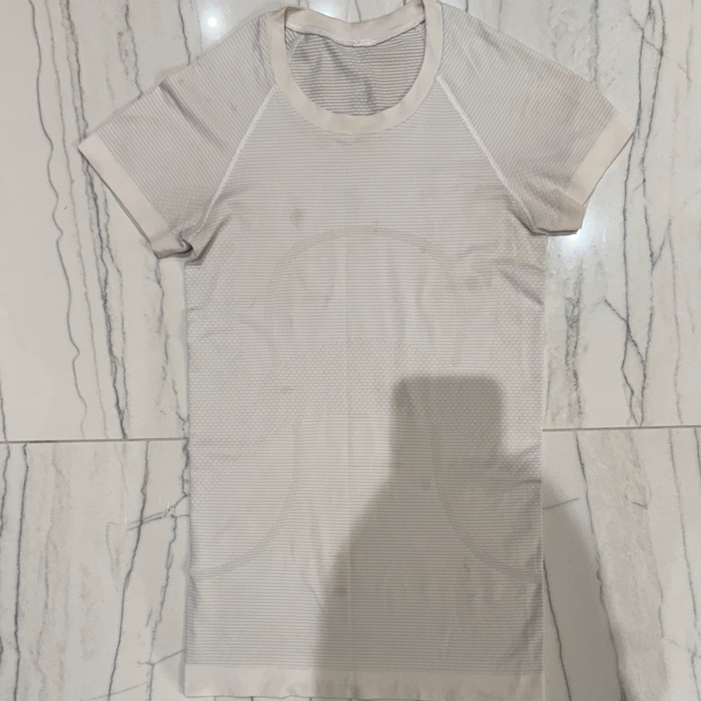 Lululemon Athletica- White Swiftly Tech 2.0 Short Sleeve Tee - US 2
